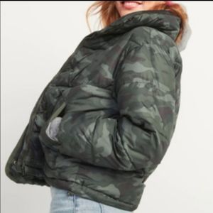 BNWT Old Navy Women's Camo Puffer jacket/coat. Size Medium Petite MP
